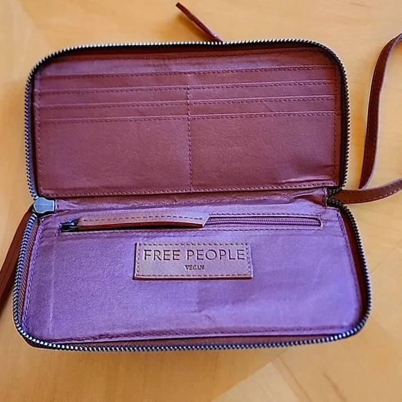 Free People NWOT distressed vegan wallet! - Picture 3 of 8